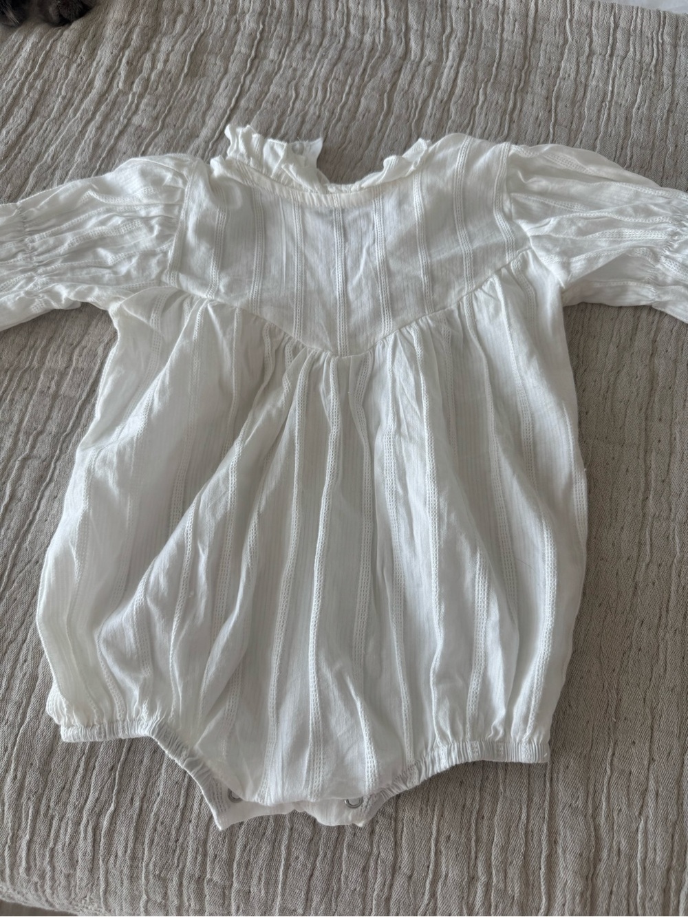 SHEIN White Puff Sleeve Bubble Romper Blouse
